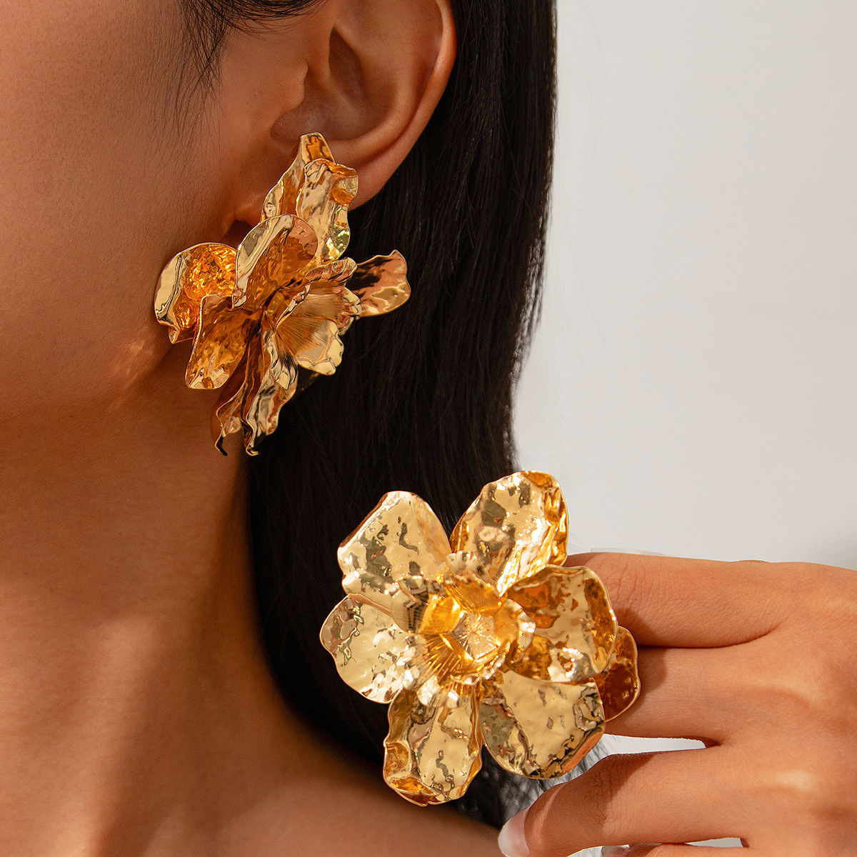 Europe and the United States cross-border earrings exaggerated metal big flower earrings personalized three-dimensional pleated flower ear jewelry Europe and the United States cross-border earrings exaggerated metal big flower earrings personalized three-dimensional pleated flower ear jewelry