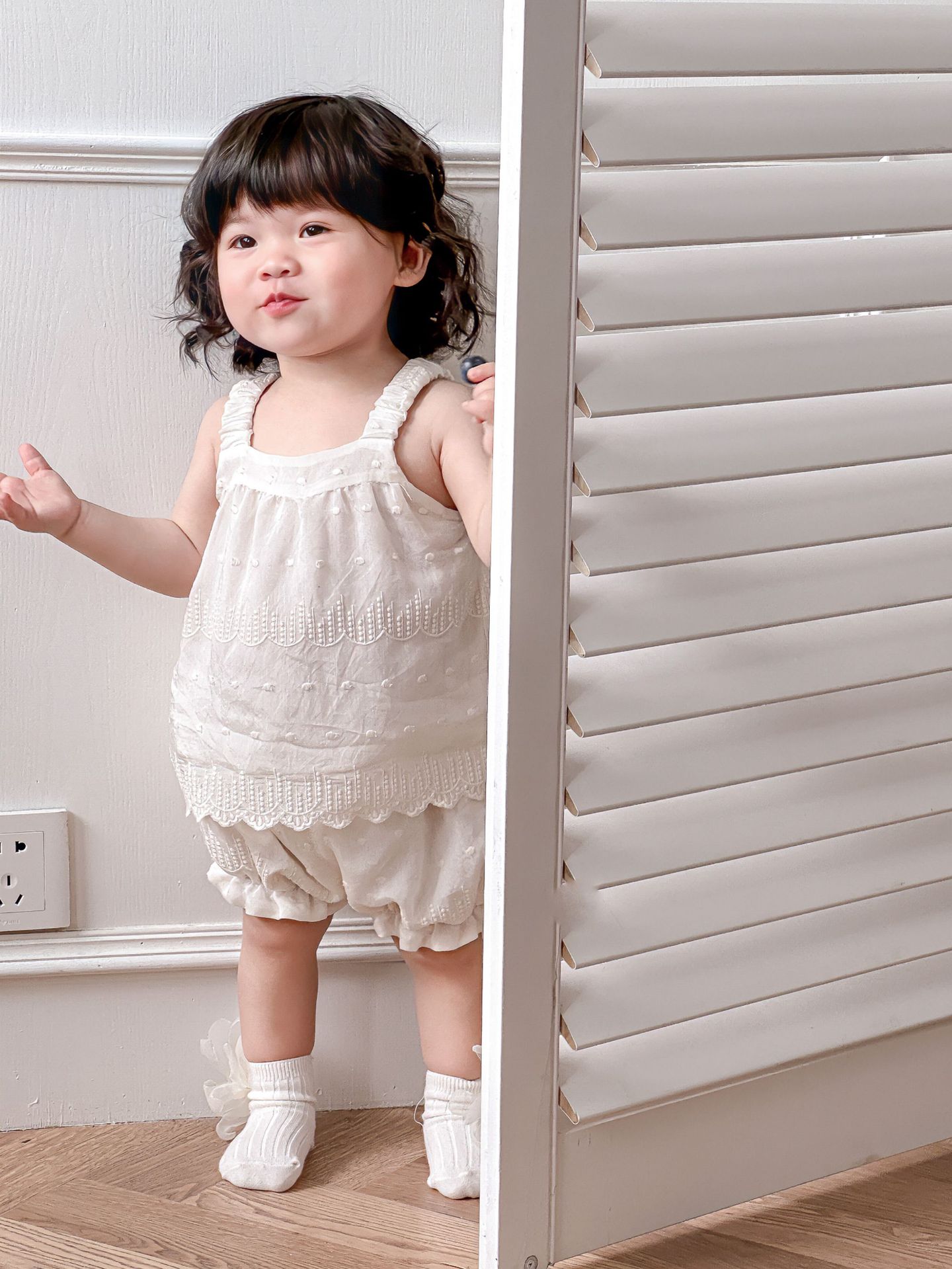 Traje para niños, chaleco de estilo occidental, camisa de bebé bordada, 2024, tesoro para niños pequeños y medianos, blusa sin mangas, pantalones de capullo de flores, traje de dos piezas