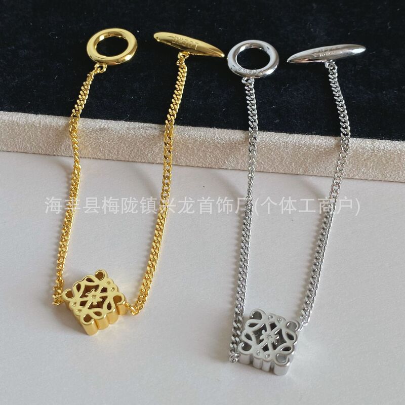 Factory real shot: Ruiyi Knot Square Hollow Bracelet with European and American design, OT clasp, mooncake-themed jewelry for women Factory real shot: Ruiyi Knot Square Hollow Bracelet with European and American design, OT clasp, mooncake-themed jewelry for women