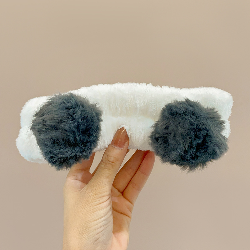 Hermosas bandas de pelo de peluche de dibujos animados otoño y invierno para mujeres lava la cara impermeable antideslizante pañuelo red 2025 nuevo paquete de cabello joyas de cabeza