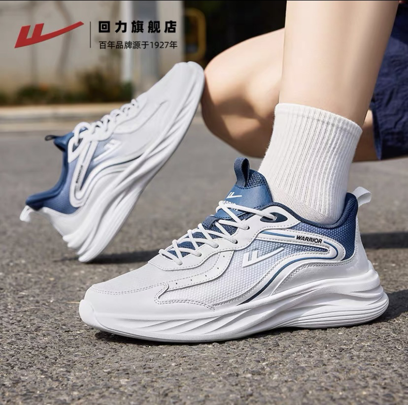 Calzado deportivo de retroceso 2025 primavera transpirable malla pequeños zapatos blancos suela suave zapatos ligeros para correr con absorción de impactos de pies no apestosos para hombres