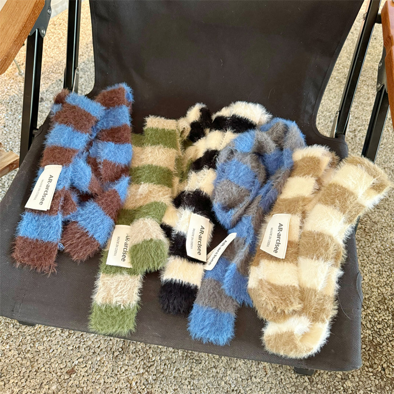 Autumn and winter concave shape narrow version Y2k black and white slender striped plush scarf women's millennium style imitation mink fur decorative scarf