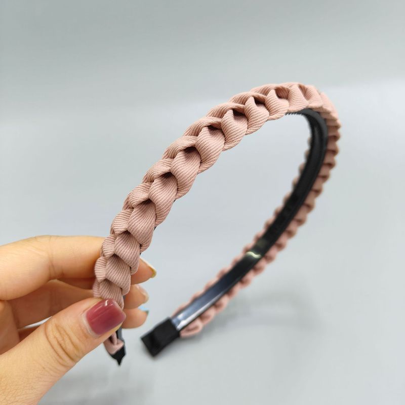 歯のカチューシャを持っています。|undefined