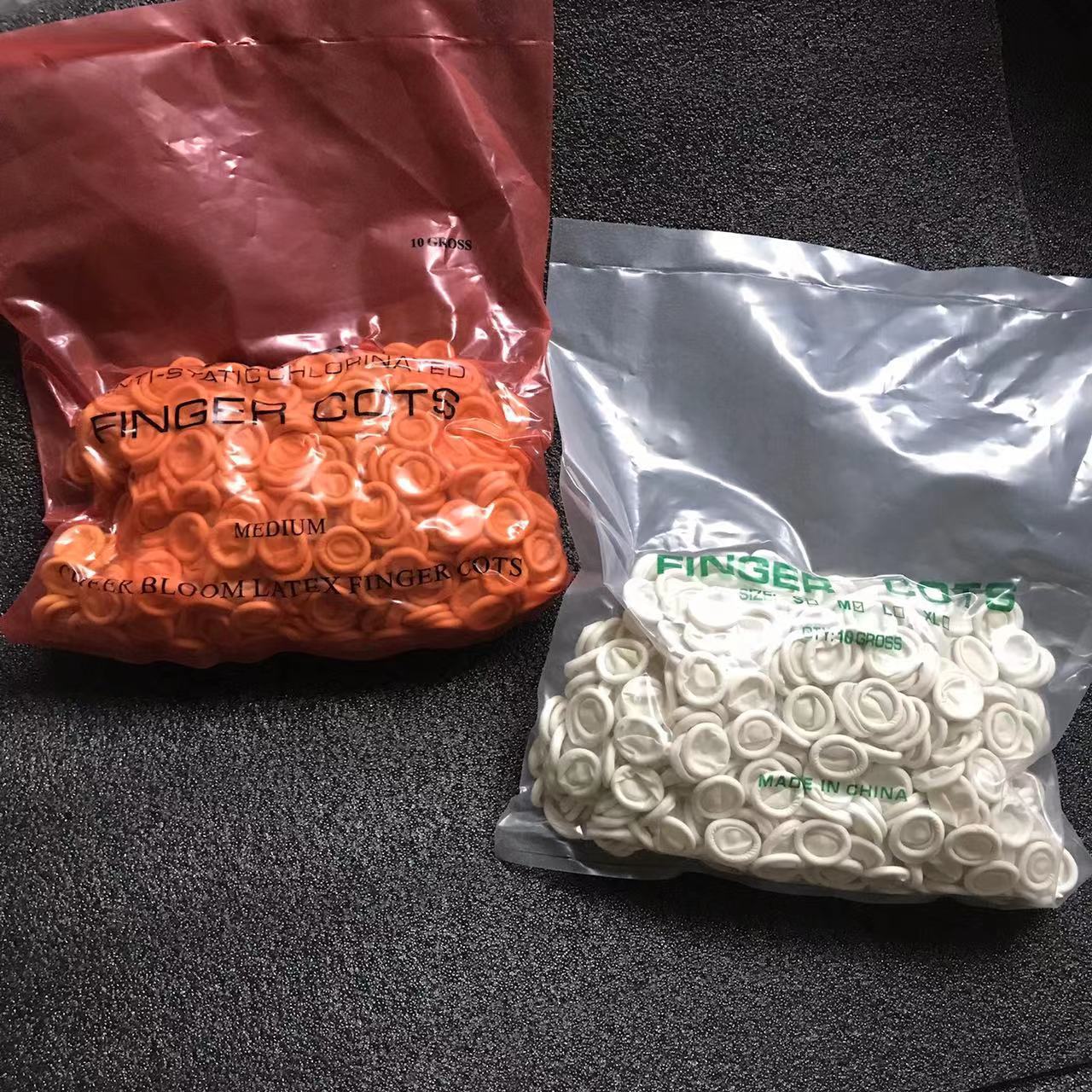 Cubierta de dedos blanca Cubierta de dedos fina a prueba de polvo de látex grueso Cubierta de dedos protectora desechable con boca enrollada