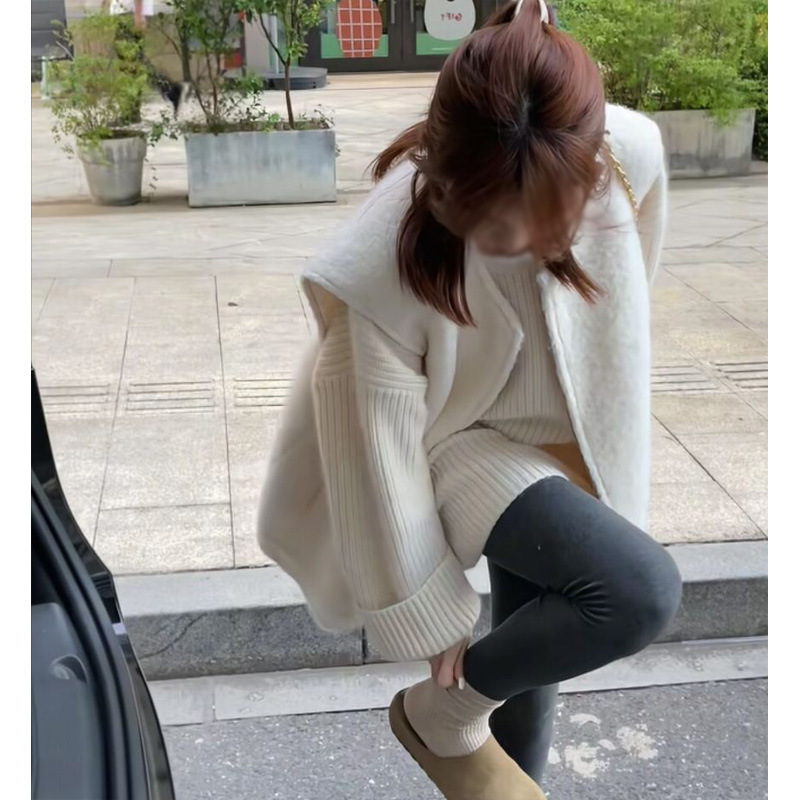 2025 New Autumn and Winter Raccoon Velvet Soft and Delicate Pit Strips Lazy Style Loose Sweater Women's Round Neck Long-Sleeved Top