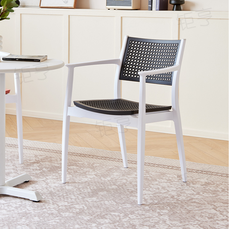 PP silla de plástico al aire libre silla de respaldo especial zona de ocio interior silla de vinos moderna simple silla apilada en stock