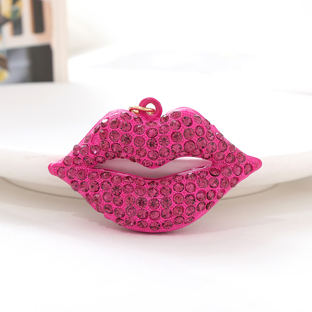 Portachiavi per auto con vernice spray per labbra in stile europeo e americano, ciondolo per borsa con diamante intarsiato in metallo_voghion.com
