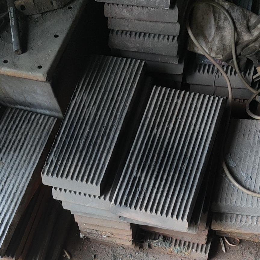 颚式破碎机磨损件 锰13、锰16高锰钢鄂板