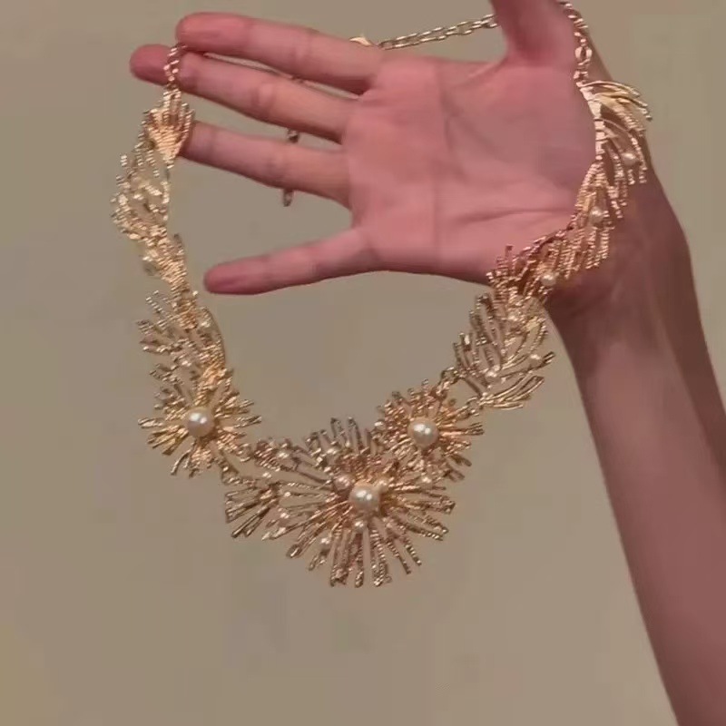 Industria pesada temperamento destellante diamante gota de agua collar de borla temperamento vestido de noche con moda exquisito collar de moda de lujo ligero mujeres