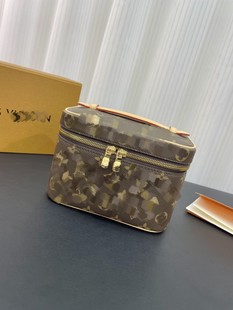 ���Q�羳؛�ϻ����y��С̖�Y�а��bϴ������Ӱ���Ƥ����б��Ů��