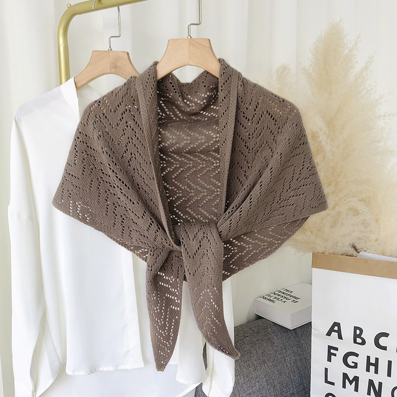 Japonés y coreano nuevo chal hueco a rayas protección solar cálido color sólido triángulo bufanda versátil decorativo cabo split bufanda grande