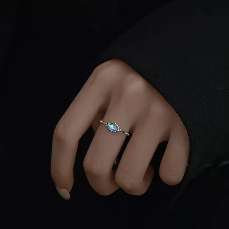 个性炫彩圆珠链条抽拉戒指女小众设计感冷淡风渐变色月光石食指戒