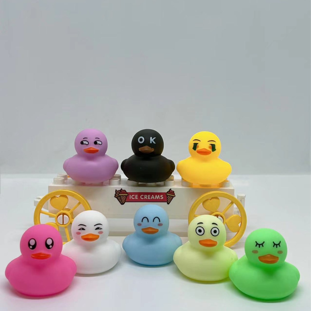 Cute little yellow duck pinch called Internet celebrity facial expression duck water toy bath artifact BB ring cute animal gift