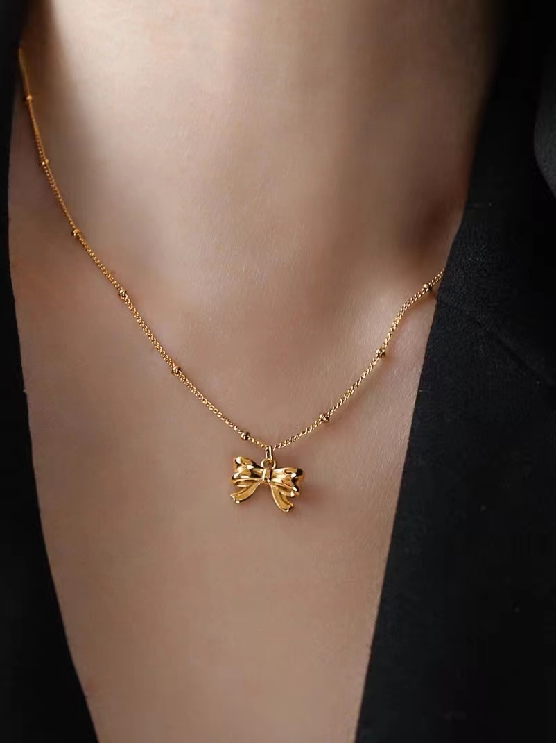 Wen Jian titanio acero arco de oro en fuga princesa gota de agua nuevo collar de lujo ligero de lujo cadena clavícula de alta calidad tobillar