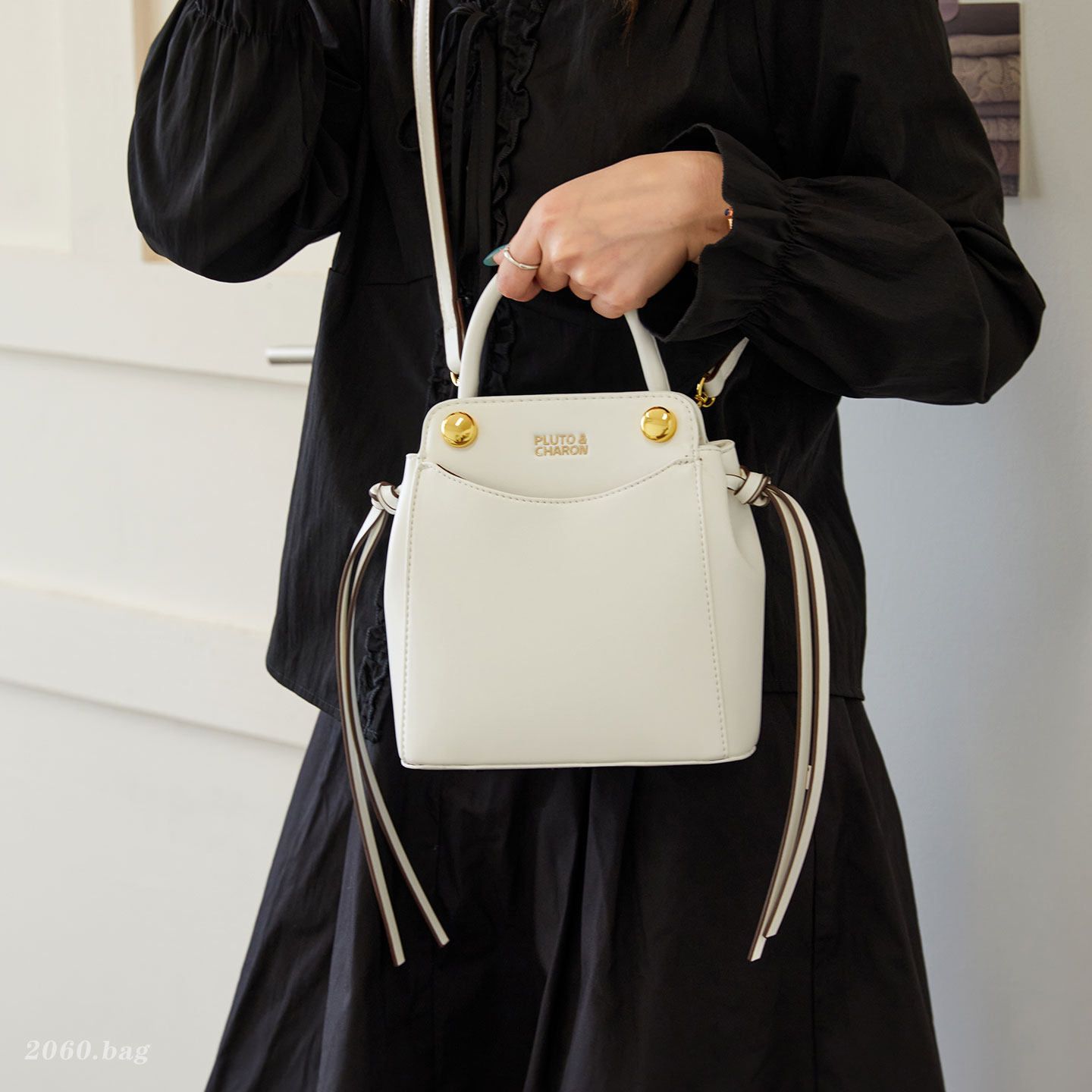 Bolso de moda popular 2026 simple mochila de verano nueva mujer simple este año sensación universal cubo hombro