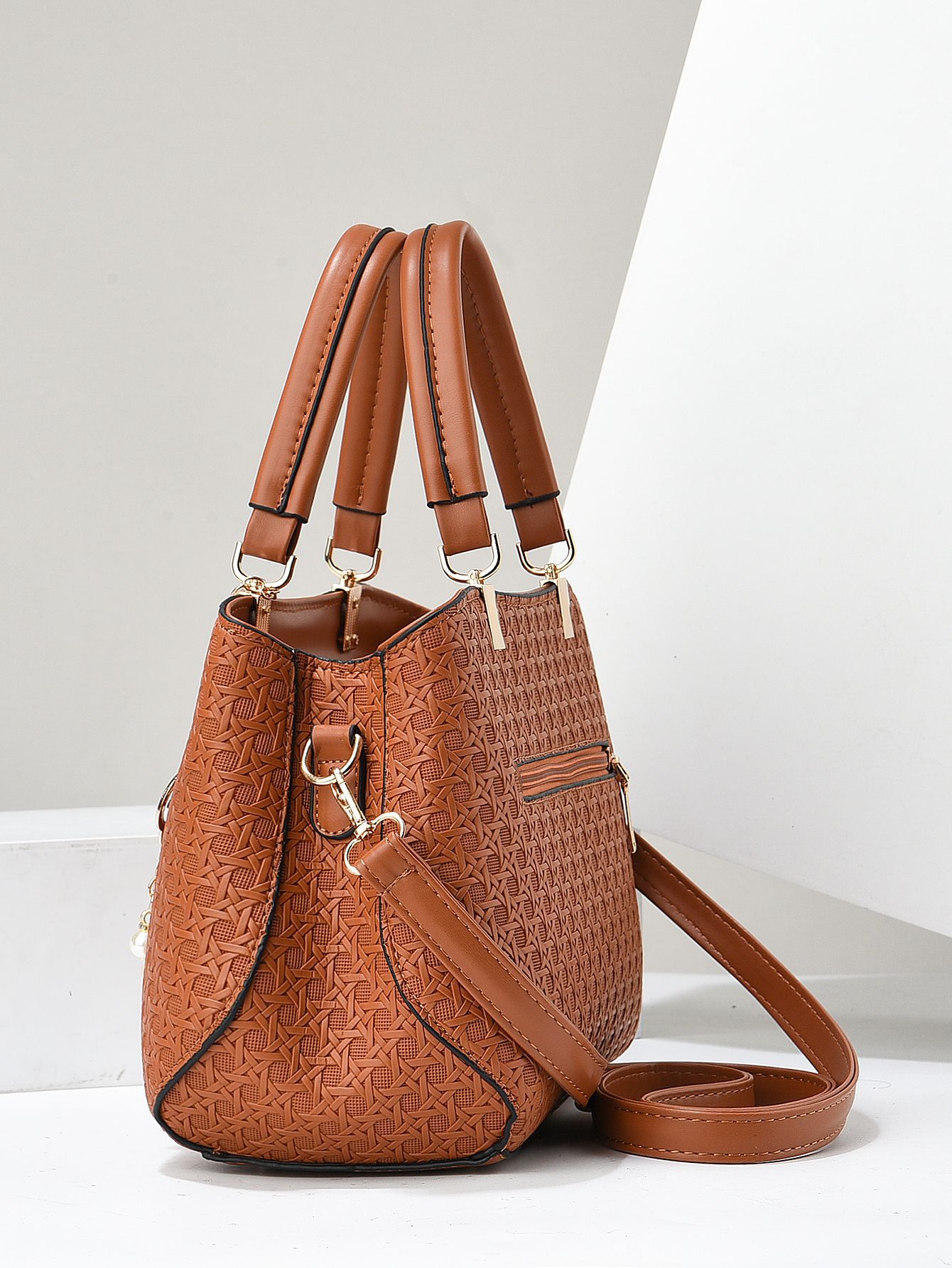 Femmes Grande Faux Cuir Impression Vêtement De Rue Carré Fermeture Éclair Sac À Main display picture 17