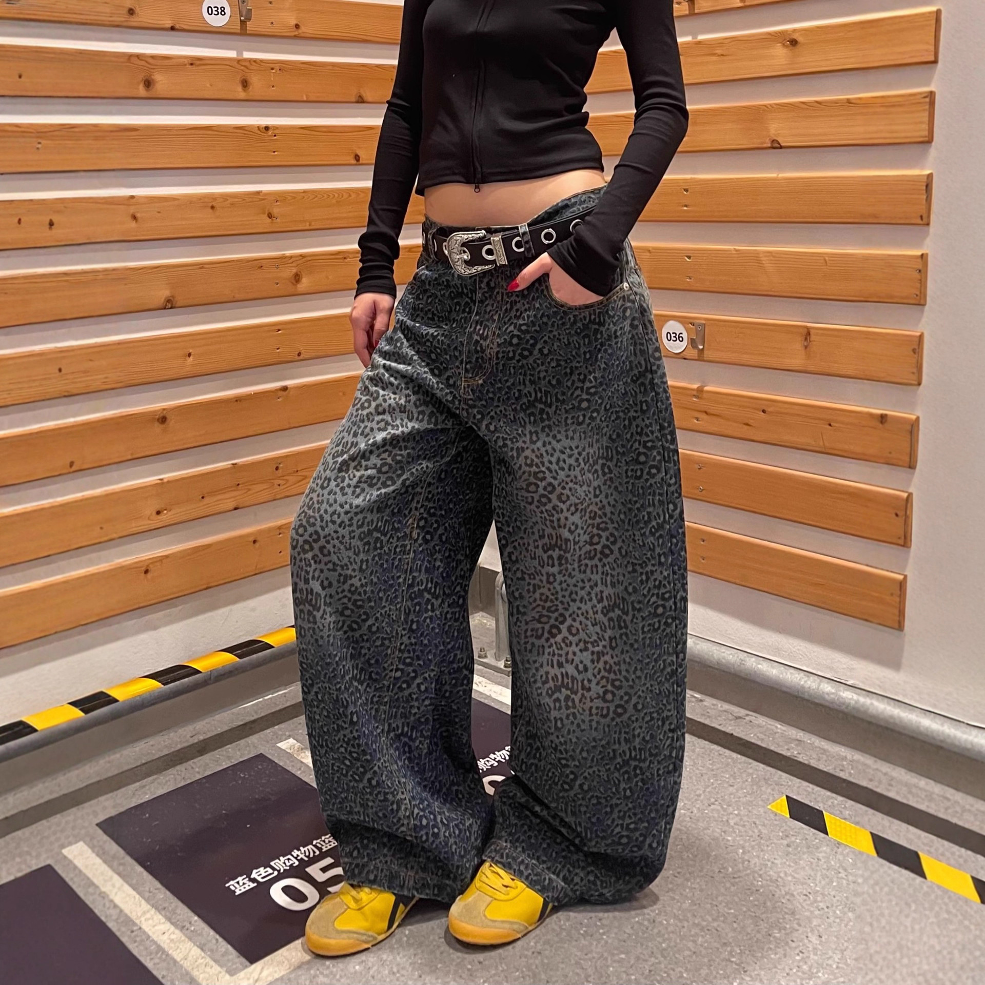 设计感渐变豹纹牛仔裤女纯欲夏高腰显瘦满印水洗Y2K嘻哈弯刀裤子