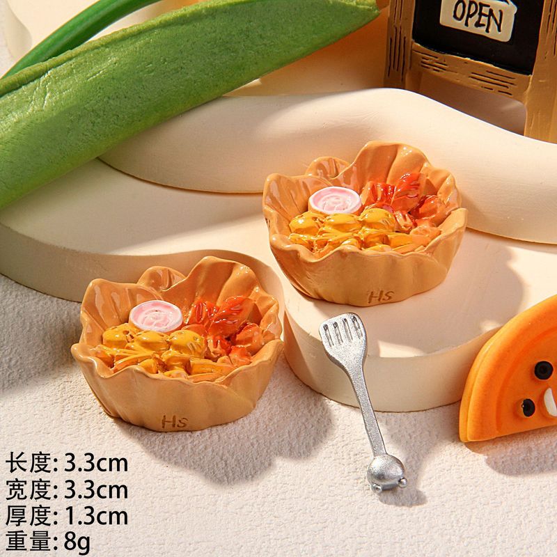 DIY冷蔵庫はアクセサリーのおもちゃの部品を貼ってデザートのケーキをシミュレーションします。|undefined