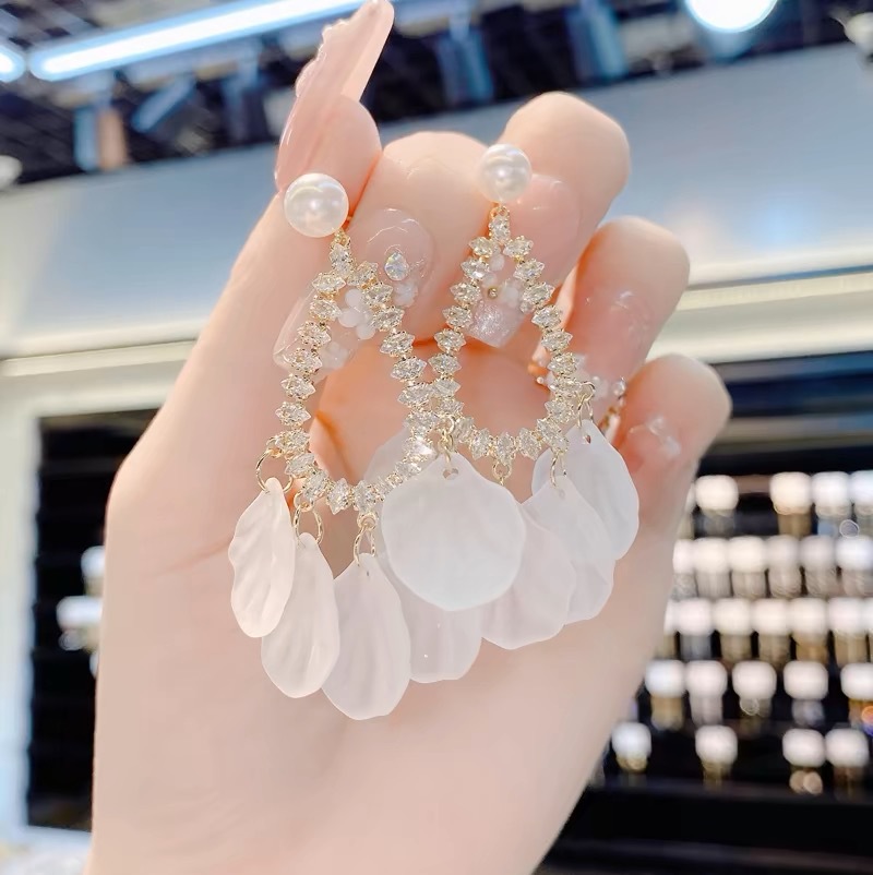 Acrylic fashionable earrings with zircon drop-shaped with tassels