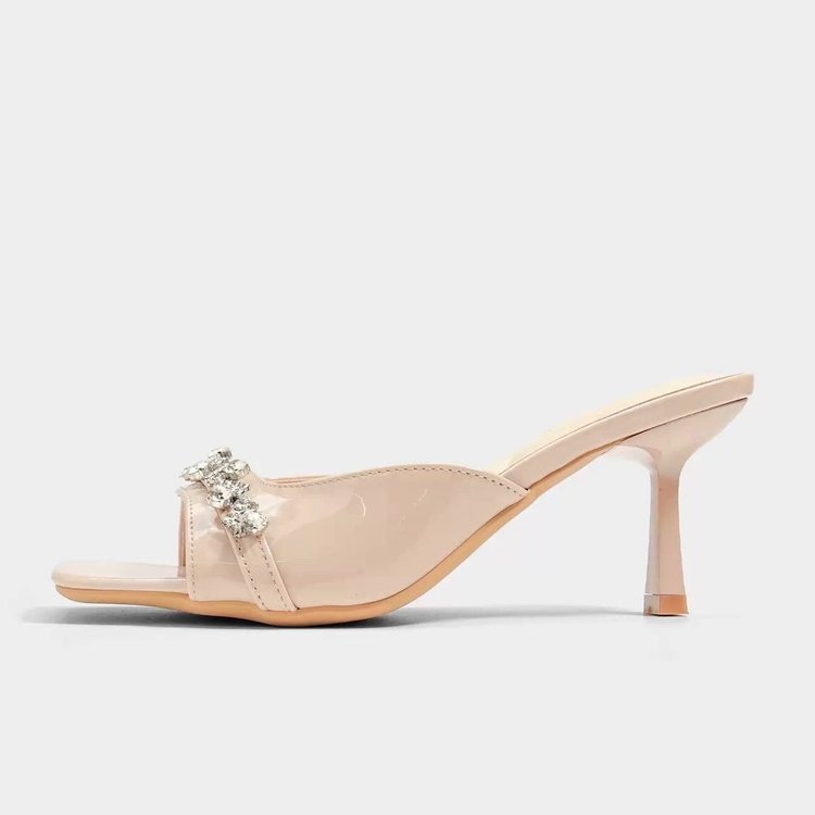 Modas de estilo universal de tacones franceses de tacones altos de verano 2026 con falda de diamante de agua zapatillas para mujeres