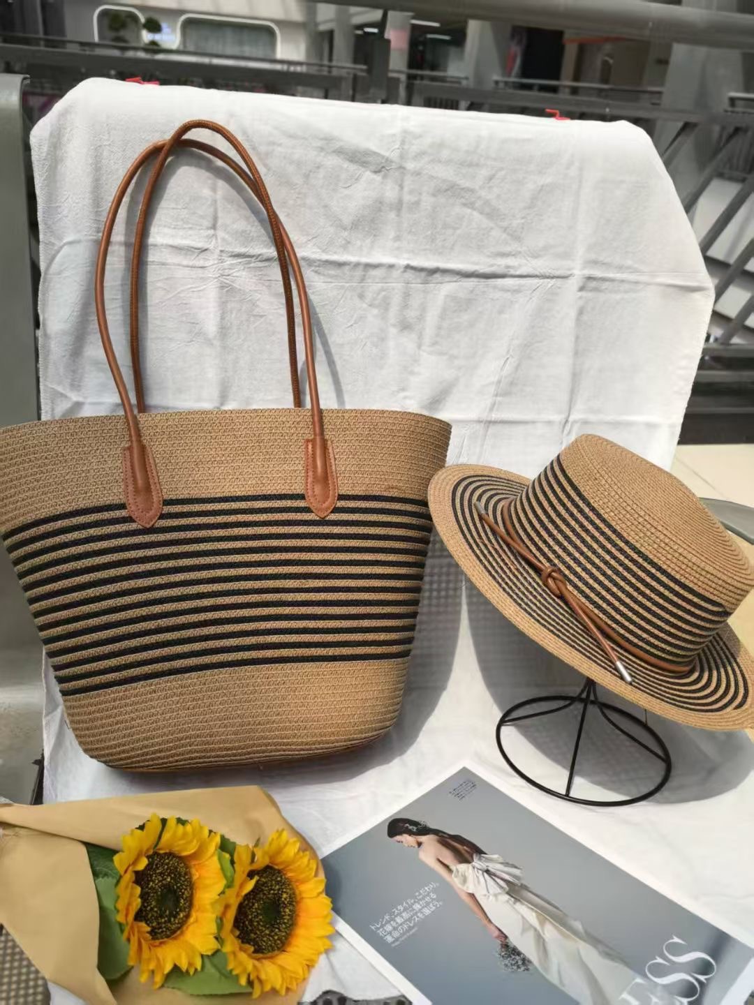 New Summer Striped Single Shoulder Commuting Straw Woven Bag, New Large Capacity Casual And Fashionable Women's Beach Tote Bag_voghion.com