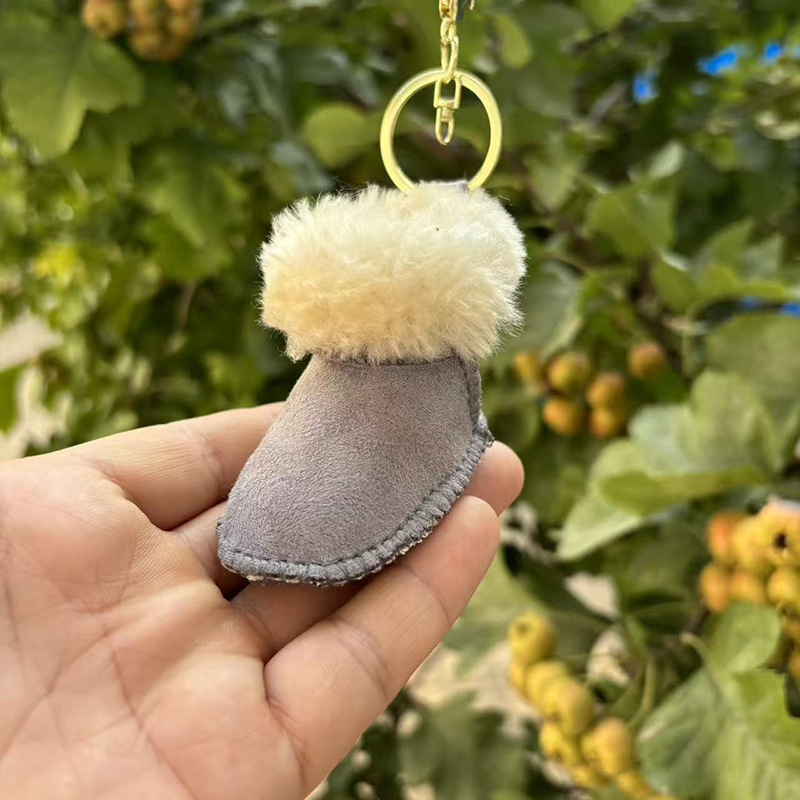 Realistic faux sheepskin mini snow boot keychain, cute plush car bag charm Realistic faux sheepskin mini snow boot keychain, cute plush car bag charm