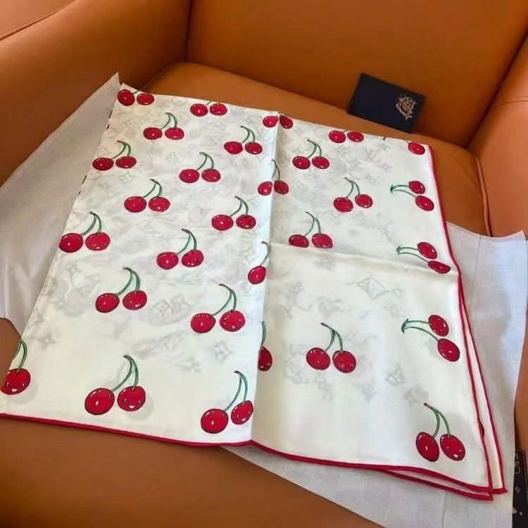 Cherry-off-white