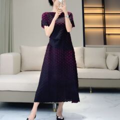 新商品のおぼろ色のスーツの大きいサイズのスカートの自然な腰の夏の女性の大きいサイズの修身のtシャツの3宅のしわの立体のスーツ