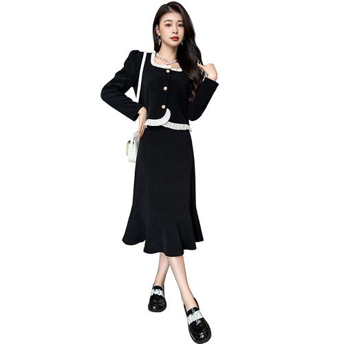 New style French retro Hepburn style black temperament slimming long skirt for small and fragrant women in autumn.