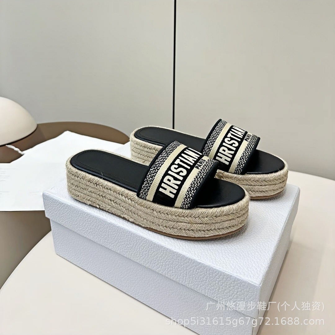 D letras zapatillas para mujeres de verano 2026 cuerdas de cáñamo casuales de fondo grueso versátil altura de playa zapatillas frías