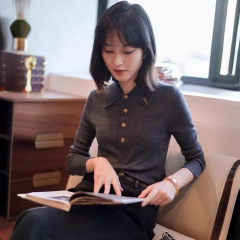 港米服饰/2025秋季灰色POLO领羊毛针织衫女2024秋冬修身内搭上衣
