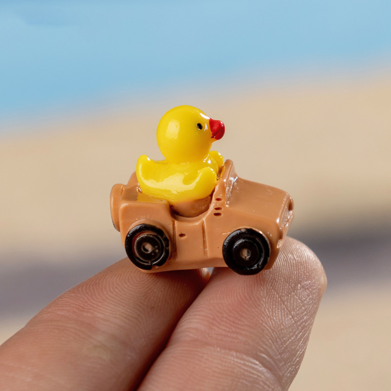 クロスボーダーのカラー自動車のアヒルの樹脂の置物の小さい景観の車のデスクトップの置物の工芸品の装飾の部品|undefined