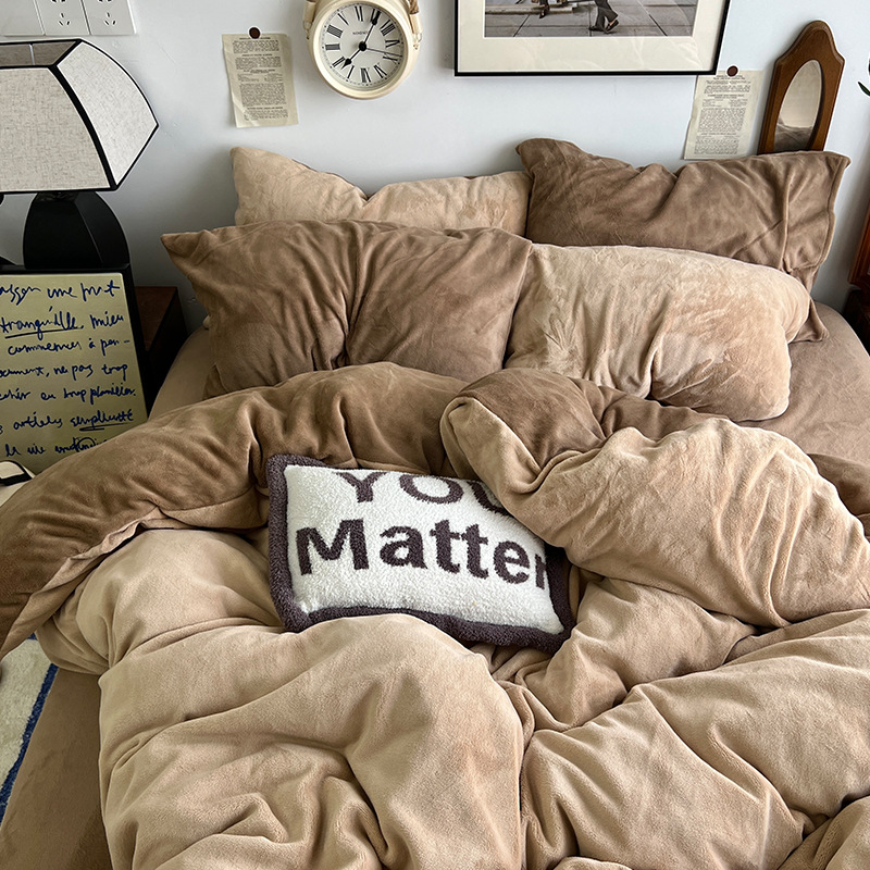 Cama de terciopelo de leche doble de color sólido de invierno juego de cuatro piezas engrosado más funda de edredón de terciopelo juego de tres piezas sábanas de dormitorio