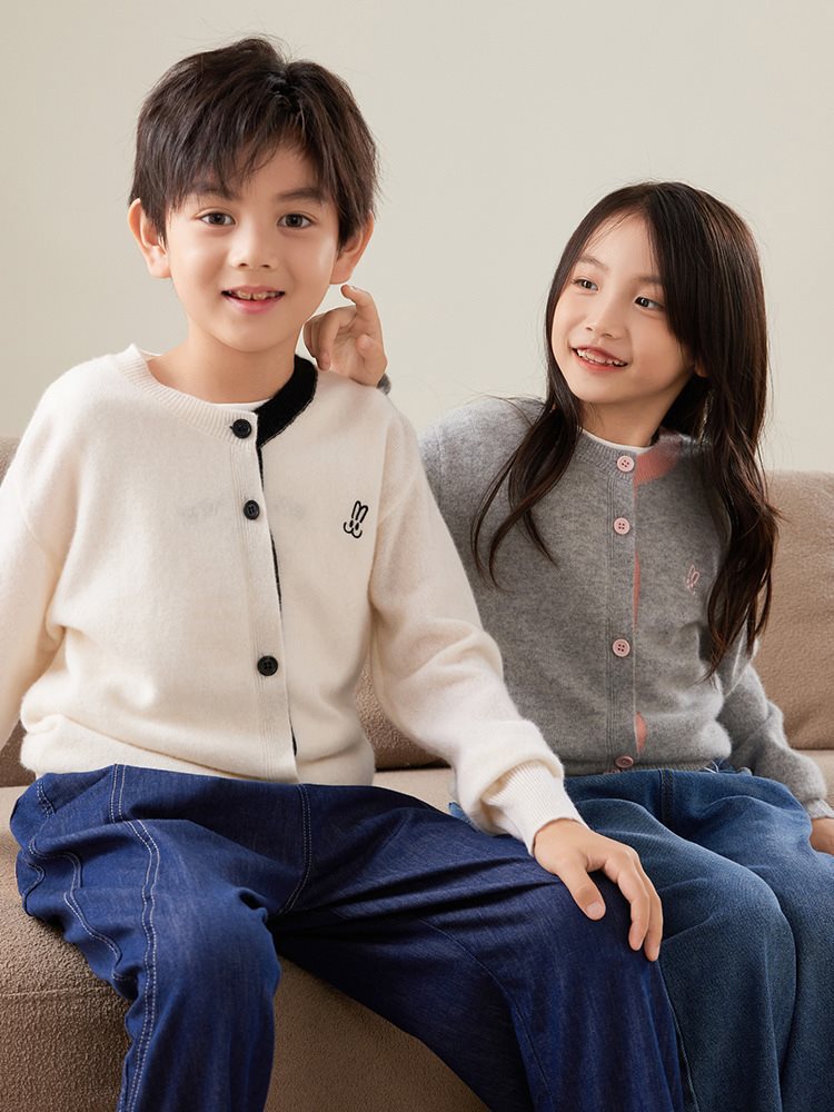 Classic fashionable cardigan with a round collar for boys