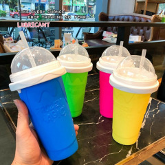 国境を越えた氷砂カップ二重シリコンつまみカップ夏の渇きを解く氷カップネット赤急速冷凍カップ卸売り