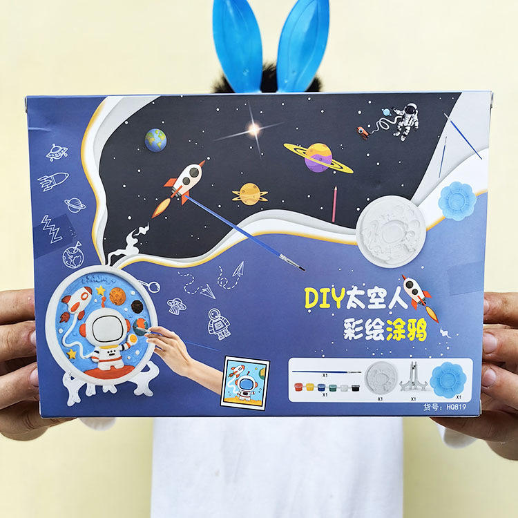 D019018WB plaster doll astronaut white embryo painted model painted creative hand-painted gift toy