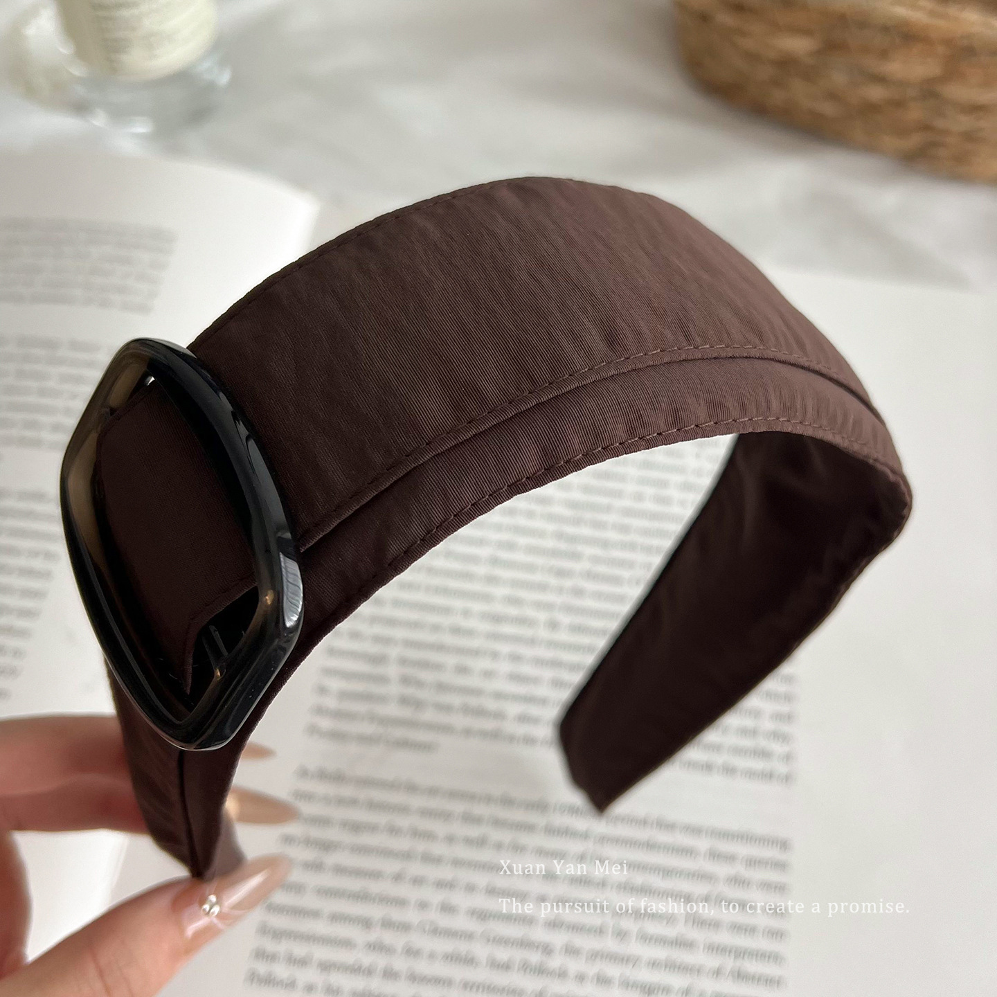 Brown windbreaker fabric square buckle wide-brimmed headband