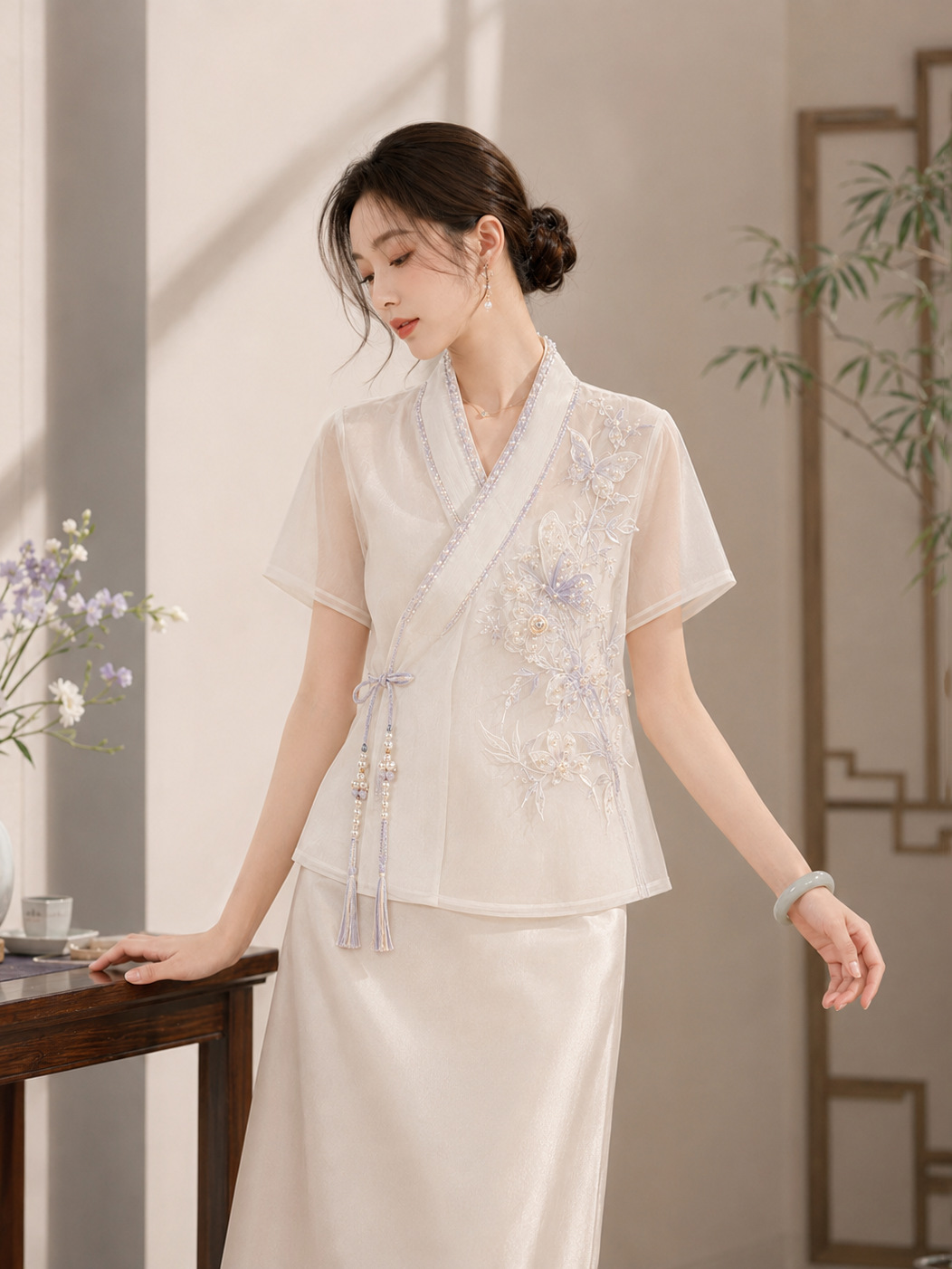 Áo sơ mi nữ cổ chữ V thêu túi, tua nút — màu mơ