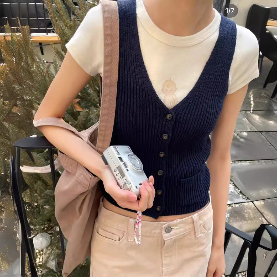 BM 스타일 새로운 더블 포켓 싱글 브레스트 V 넥 민소매 조끼 니트 여성 BM 올 매치 슬림 핏 카디건 스웨터