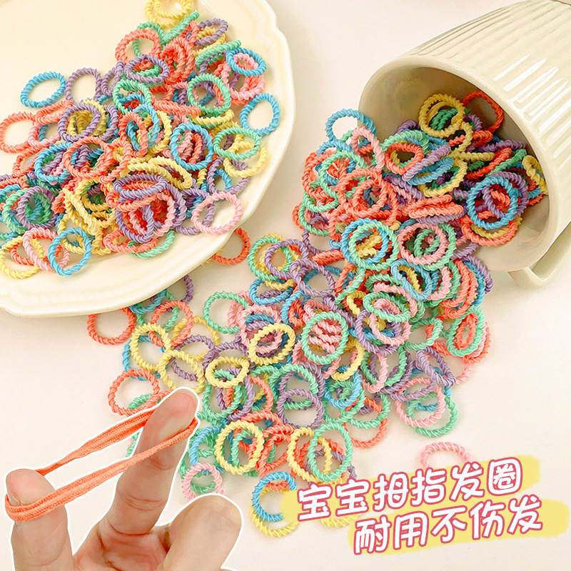 子供のキャンディーの色は髪のゴムのひもを傷つけません。|undefined