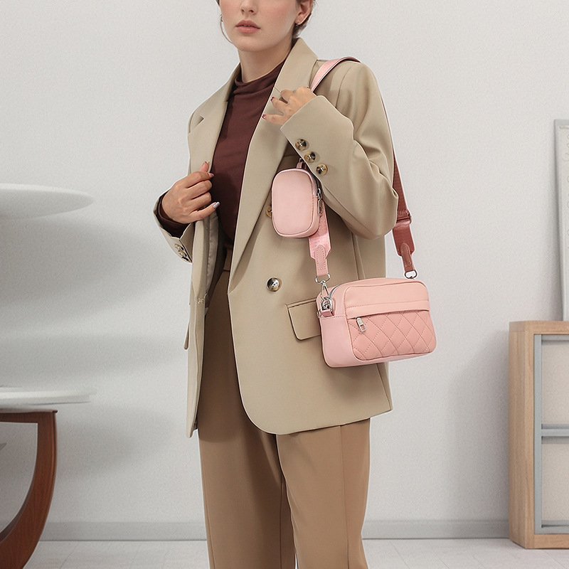 2025 nueva moda de mujer hombro brazalete simple bordado bolsas de diamante estilo extranjero personalidad inclinada bolsas para niños image 5