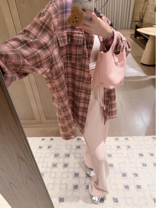 2026 Autumn New Women's Fashion Casual Pink-Brown Plaid Shirt with Disc-Shaped Cross Leather Label 2026 Autumn New Women's Fashion Casual Pink-Brown Plaid Shirt with Disc-Shaped Cross Leather Label