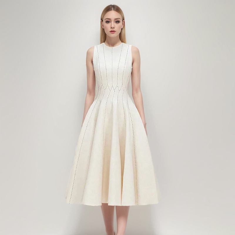 Vietnamese Niche Designer's Elegant Dress with Ming Line Decorative Round Neck Sleeveless Waisted A- line dress Women Vietnamese Niche Designer's Elegant Dress with Ming Line Decorative Round Neck Sleeveless Waisted A- line dress Women