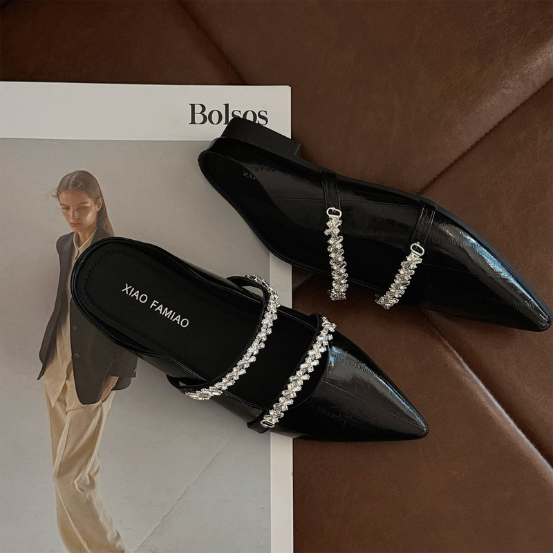 Plus-Size Women~ Wide-Fit French-Style Black Patent Leather Pointed-Toe Flat Slippers 2026 New Shallow-Mouthed Shoes with Widened Exquisite Design