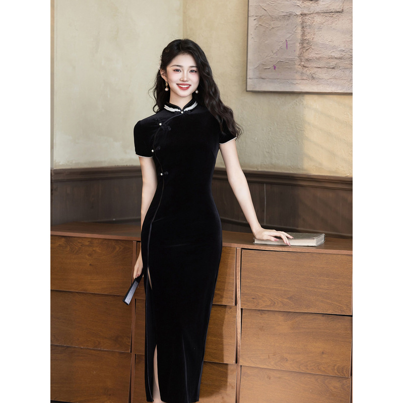 Luoshibo Early Autumn Black Velvet Qipao for Women 2026 New Chinese Style Slimming Daily Pearl Collar Long Dress Luoshibo Early Autumn Black Velvet Qipao for Women 2026 New Chinese Style Slimming Daily Pearl Collar Long Dress
