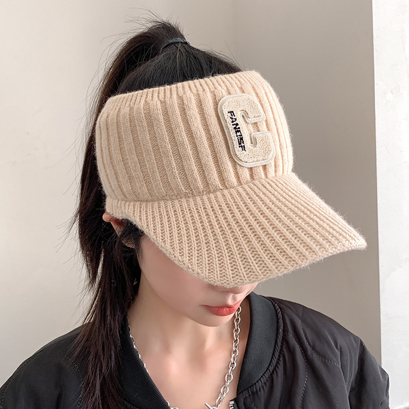 帽子女秋冬鸭舌空顶帽C字母加绒保暖针织帽防风运动漏马尾毛线帽