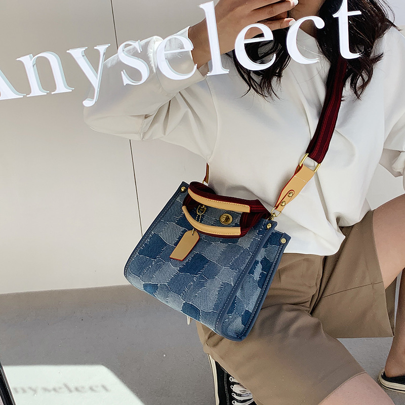 Denim bolsa portátil de gran capacidad femenina 2022 transfronteriza nueva bolsa de mensajero de hombro bolsa de mano retro en stock