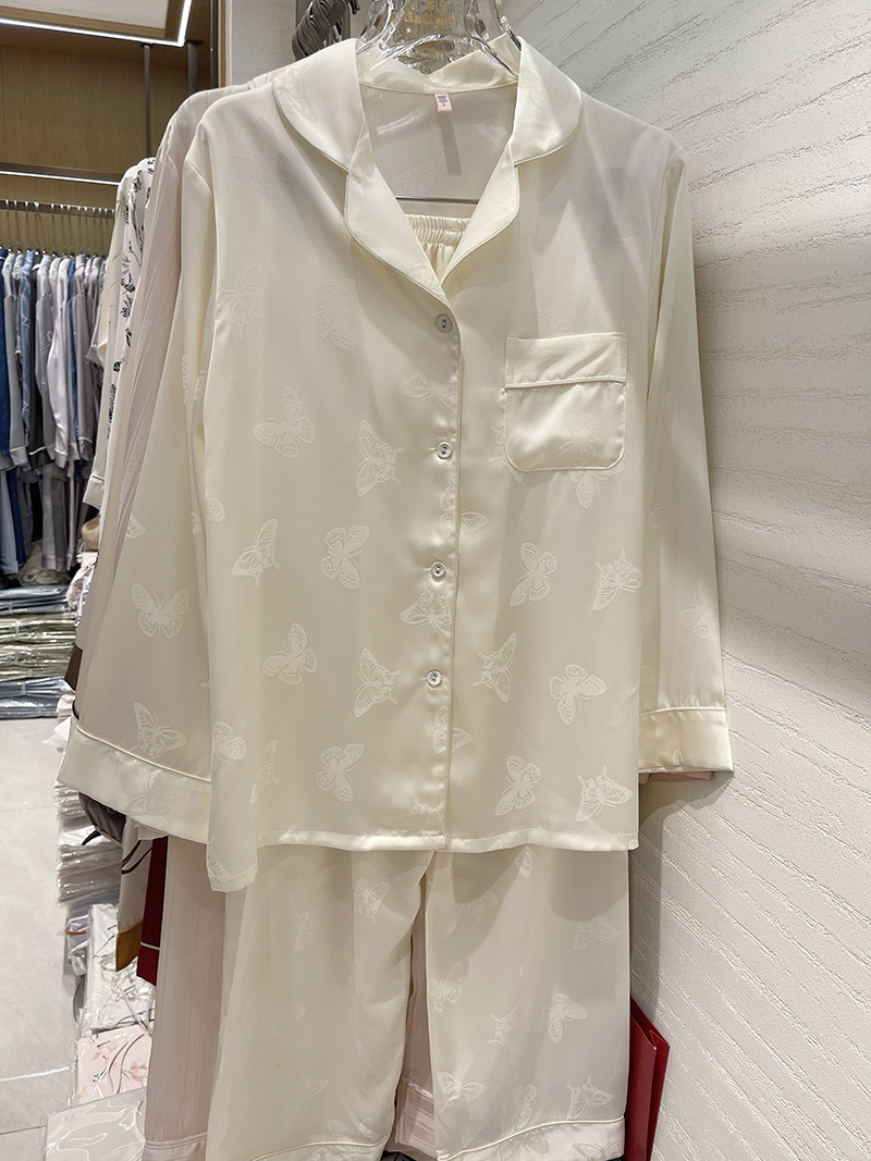 유백색 나비 긴 소매와 바지