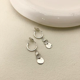 耳夹;耳钉;耳环