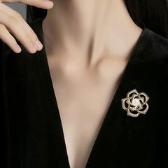 韓版小香風水鑽山茶花胸針優雅氣質花卉衣飾別針西服外套配飾胸花